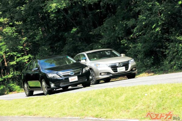 HVの直接対決は僅差。カムリは市街地、アコードは高速に強い
