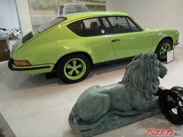 一目で延長されたボディラインが認識できる4人乗りの911「B17」。残念ながら公開された写真が少ないため車内などの様子は確認できない。