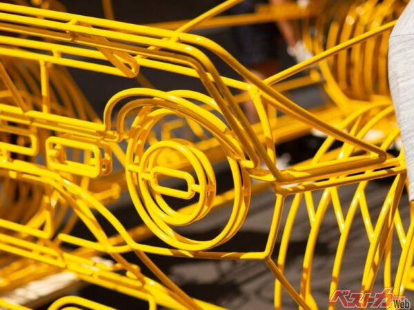 拡大するとその細かさがよく分かる。ぜひ製造過程を見てみたいものだ…。