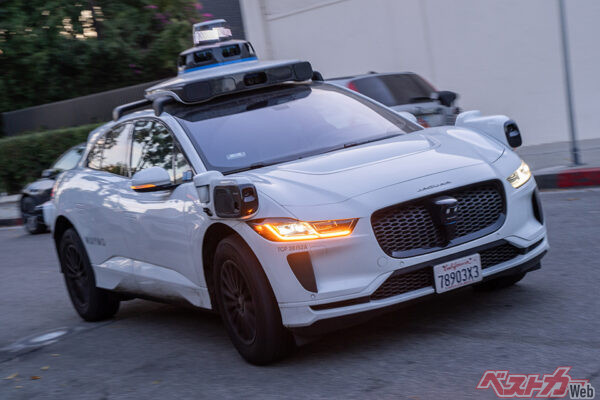 さまざまなメーカーが、完全自動運転技術の開発にしのぎを削っている。自動運転は、すでに一部の国や地域で実用化されている技術なのだ