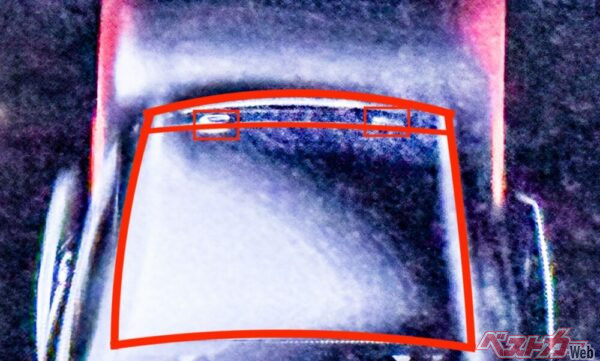 ルーフ部分の拡大図。シルエットにラインを引いてみたがリアにハッチバックのヒンジ、そしてルーフ後端が見えてきた