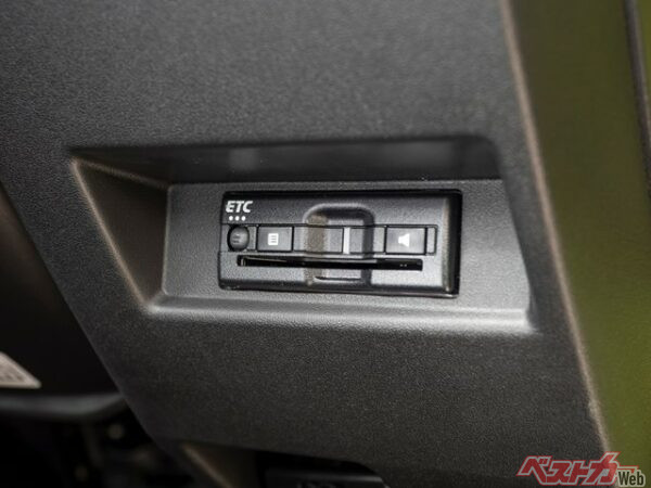 やはり多いのはカードの挿入忘れやうまく刺さっていなかったというパターンだ（Kumi＠Adobe Stock）