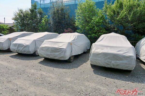 巾着だけでは心配だ。ベルトもつければディフェンス力は向上(photo 34@Adobe Stock)