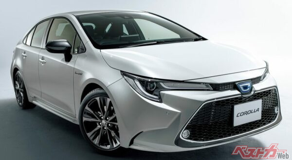 スタイリッシュさなら、カローラセダンも負けていないぜ! こちらはセダンW×Bグレード