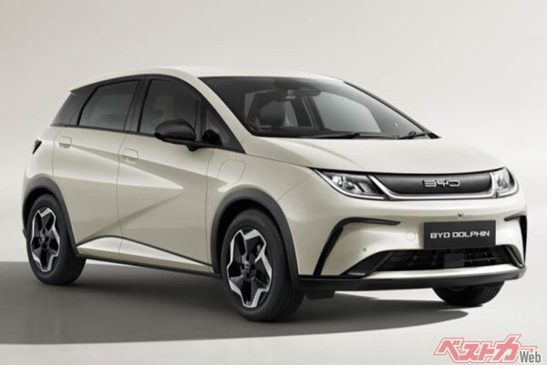 ドルフィンBaseline。ツートーン塗装やガラスルーフがないが、300万円切りは魅力だ