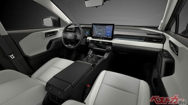 昨今の流行を取り入れた、超大型のセンター液晶ディスプレイを採用。タッチスクリーンでの操作のほかにも、よく使う機能はプッシュスイッチとして、インパネ上の手が届くところに残されている