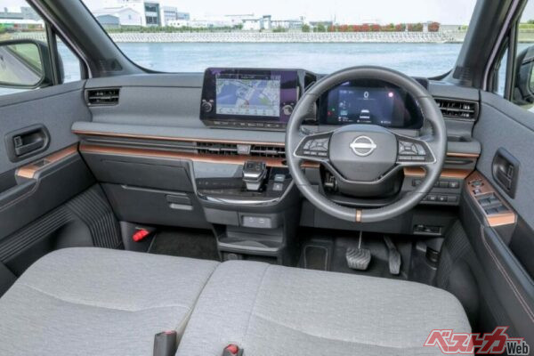 軽とは思えない質感の高いインパネはサクラの美点だ