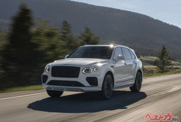 搭載されるV8ツインターボエンジンは最高出力650PSを絞り出し最高速度310km／h、0-100km ／h加速はわずか3.6秒を達成!!