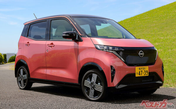 日本のベストセラーBEVは日産サクラで2024年度は2万832台を販売したが下降気味