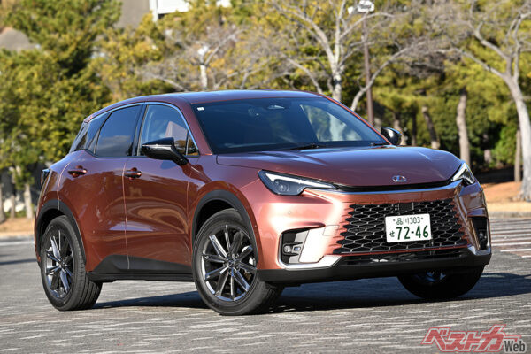 レクサス LBX(2023年11月登場・420万〜550万円)全長4190×全幅1825×全高1545mm、1.5L直3(91ps)+M(94ps)、WLTCモード燃費27.7km/L(エレガント)