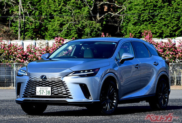レクサス RX(2022年11月登場・668万〜903万円)全長4890×全幅1920×全高1700mm、2.5L190(ps)+M(182ps)、WLTCモード燃費20.3km/L(350hバージョンL)