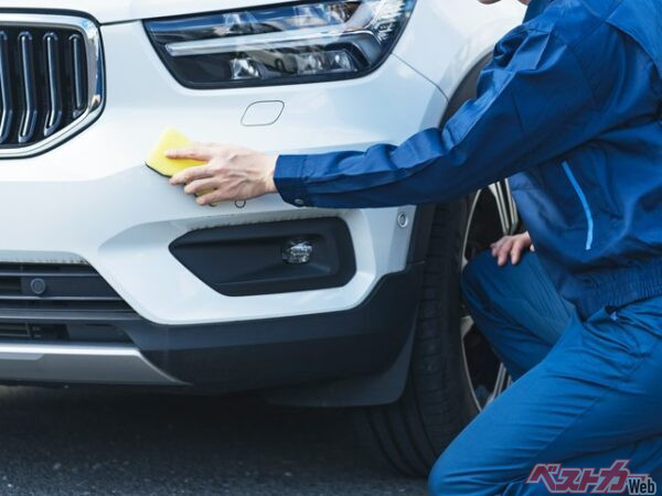 ボディカラーに合わせた洗車方法を理解してこまめに洗うのが最適解だ(metamorworks@Adobe Stock)