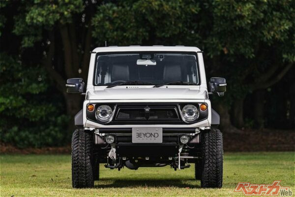 フェイスグリル Tr27を装着したスズキ ジムニーシエラ