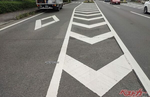 見かける頻度が高いのは「路上障害物に接近」のゼブラゾーンか