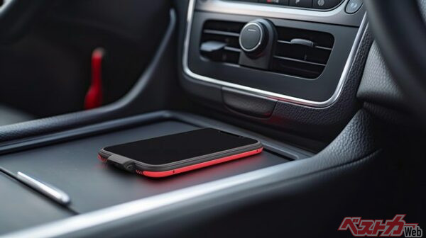 夏は要注意!?　スマホが熱ッ!!　車載ワイヤレス充電の思わぬ落とし穴!?