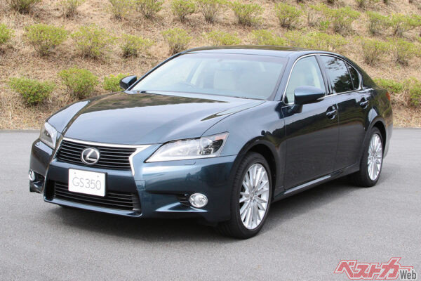 レクサス GS（最終型・2012年登場）。快適な室内空間とスポーティ感覚の走りを両立するグランドツーリングセダン