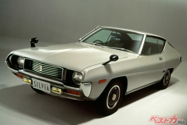 この美しいボディを見ればロータリエンジンを載せる予定だったのも納得だ