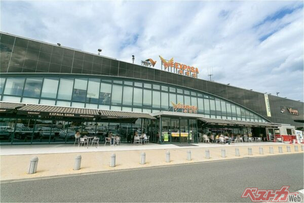 SA/PAで友達と待ち合わせするのは便利そうだが……(竹澤宏@Adobestock)