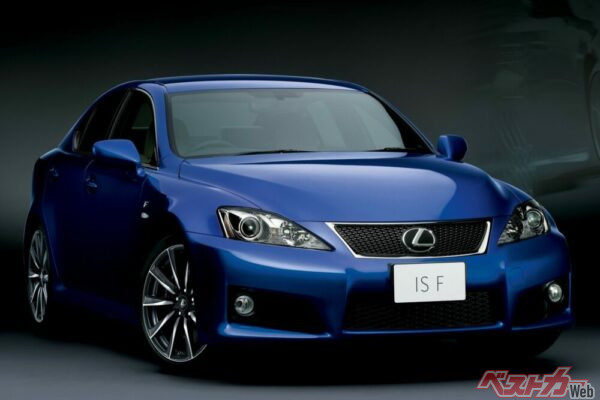 2007年登場のIS F。ベース車のISが2013年に3代目の30系に変わってもIS Fは2014年まで販売された。