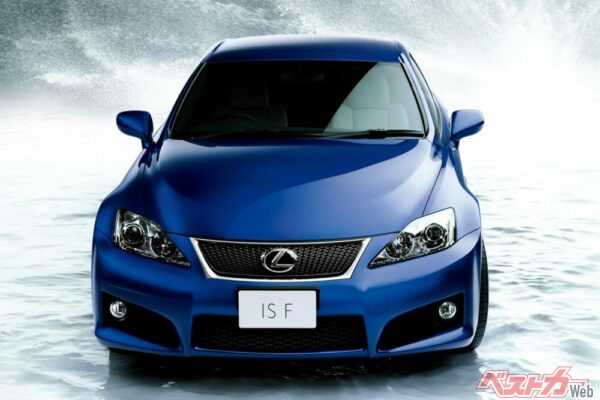 V型8気筒エンジンの2UR-GSEはあのヤマハと共同開発だ