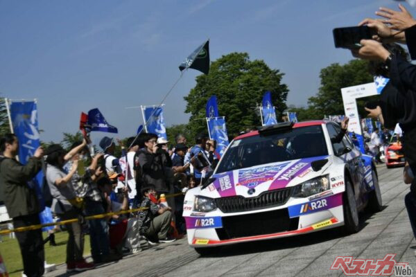 来場した多くのファンがヒロキ選手に声援を送ります!!