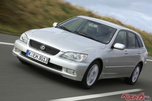 レクサスISのスポーツクロス。要はアルテッツァジータだ