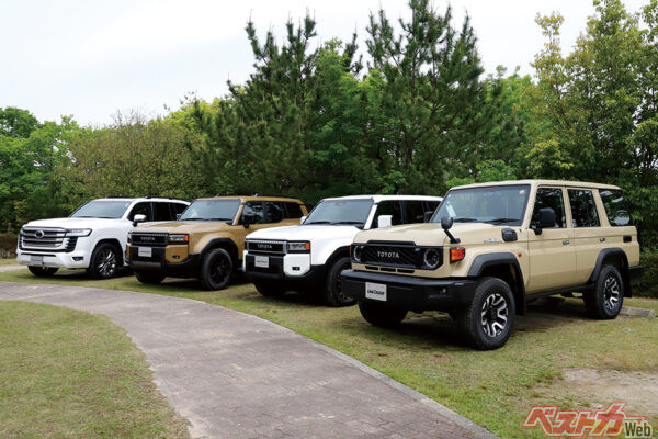 「必ず生きて帰る」という、大きく重たい矜持を背負って世界中の道なき道を走り続けるトヨタ ランドクルーザーファミリー。ずらりと並んだ姿は壮観だ