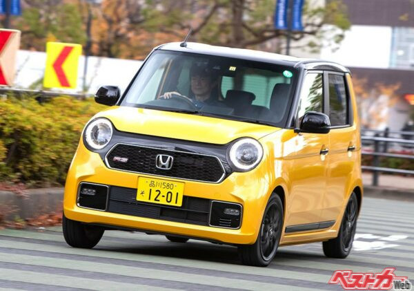 ホンダN-ONE スポーティグレードのRS。搭載されるS07B型エンジンは658cc直3ターボで64ps／10.6kgmを発生する。価格は6MT、CVTともに199万9800円