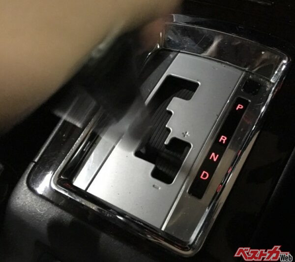 下り坂でニュートラルにして燃費を稼ごうとする行為は逆効果だ