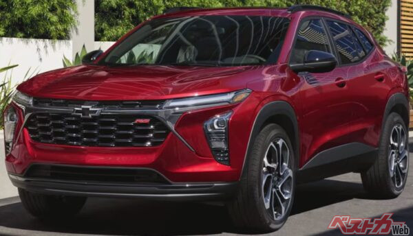 シボレーが米国で販売しているミドルクラスSUV「TRAX」。サイズは全長4537mm×全幅1823mm×全高1560mmと、トヨタRAV4に近く、1.2リッターターボ車の価格が20,500ドル～、日本円で約295万円とリーズナブルだ