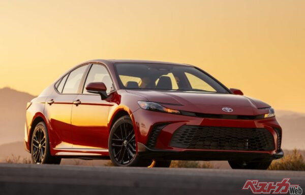 北米トヨタの大黒柱のひとつ、カムリ。かっこいい！