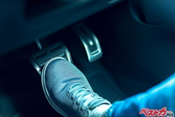 ブレーキの踏み方1つで摩耗が変わってくるので気を付けたい（Imaging L＠Adobe Stock）