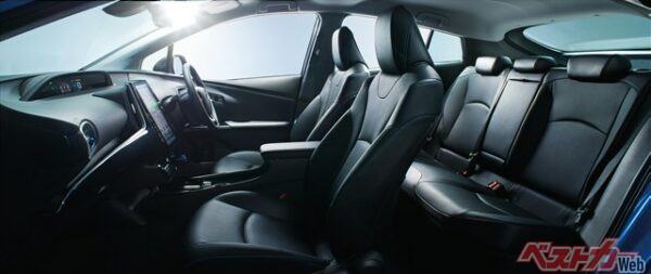 内装もなかなか広く、リアシートも子育てに優しいつくりとなっている