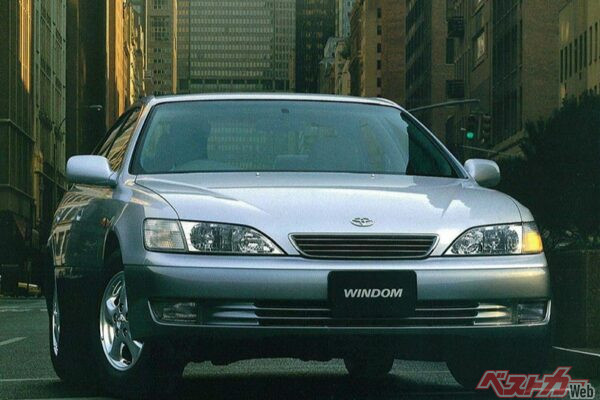 1996年登場の2代目ウィンダム。外観に大きな変化を伴うことなく中身の質を上げていく方向でフルモデルチェンジを果たした