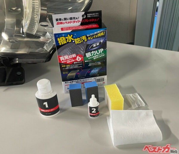 セット内容は眼神のクリーナー50mL、眼神のコート10mL、青スポンジ×2個、黄スポンジ×2個、専用不織布×2枚、保護手袋×１個。価格はSOFT99オンラインショップで2178円