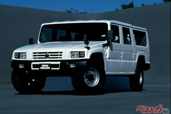 和製ハマーとよばれるほどの巨体だが運動性能も高い