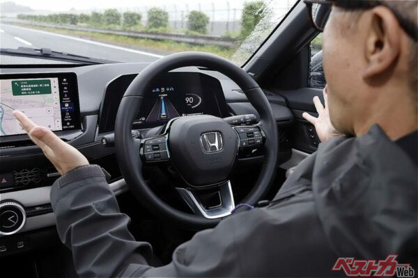 腕利きドライバーを雇った気分!! 新型アコードに備わった手放し
