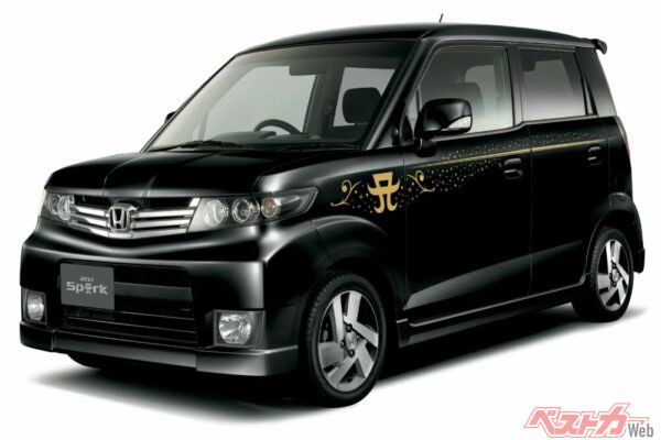 平成の中頃、多くのファンが愛車にAマークを貼っていた。それがメーカーから純正で出ているのだからうれしい