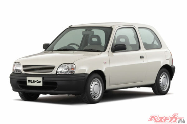 たしかにパッと見でK11型マーチだとわかるがよく見ると違いがある