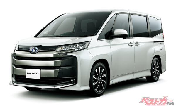 トヨタ ノア。ヴォクシーと兄弟タッグを結成するミドル級ミニバン。なお、プロレスでは「ジュニアヘビー」という呼称が一般的だが、ここではミドル級とさせていただく