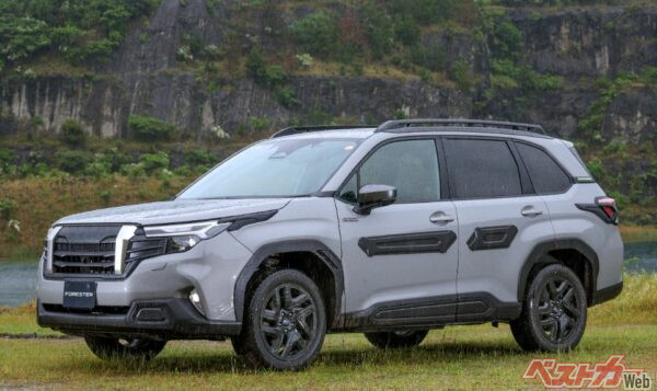 新型フォレスターは2.5L水平対向4気筒NAエンジン+モーターの「S:HEV」と、1.8L水平対向4気筒ガソリンエンジン+ターボの2仕様。受注時の販売比率はHEVが8割、ターボが2割だった。価格は404.8万円~459.8万円