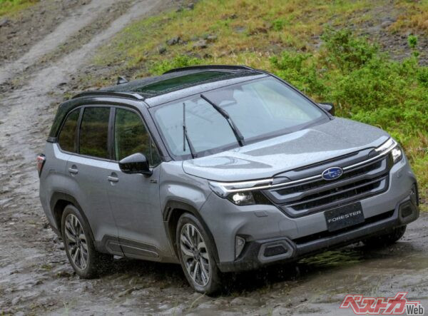 水平対向エンジンにトヨタ製HEVシステムを搭載した新型フォレスター。やや高額化したものの、売れ行きは予想以上。トランプ関税の影響を受け、北米市場での売上が不透明になる中で、スバルは嬉しい悲鳴だ