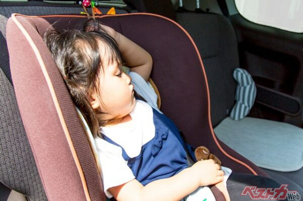 気温30℃超の真夏日は気をつけて!!　「たった5分」でも絶対にダメ!!　車内の子ども放置を絶対やめるべき理由