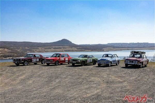 1万6000kmのドライブに挑む7台のうちの5台。中央が初代セリカ