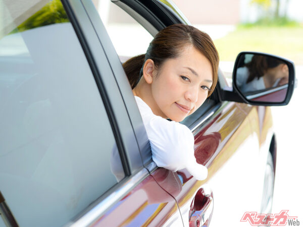 それ危ないよ!!　後退時にバックカメラ「だけ」みてない？
