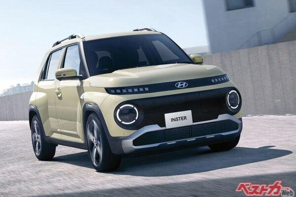 全長3830×全幅1610×全高1615mmと、特に全幅は日本の5ナンバー車で一般的な1695mmよりも極端に狭いのが特徴