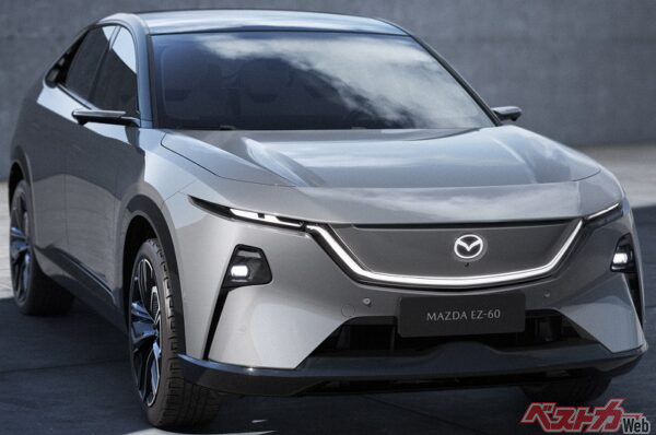 2024年4月の北京モーターショーでデビューしたEZ-60。シャープなLEDアイラインと縁を光らせたペンタゴングリルなど、マツダのSUVだとひと目でわかるアイコンが織り込まれている