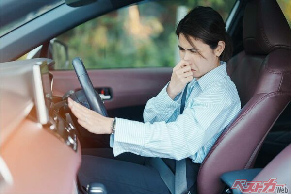 梅雨の車内臭に効く!!　香りでごまかさないプロ仕様の消臭剤が頼りになりそう!!!