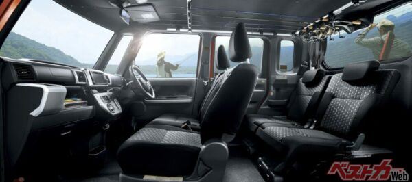 全高1835mm、室内高1455mmという優れたパッケージングにより、高効率な空間設計を実現。上下方向に余裕があるキャビン構造と最適化されたフロア設計により、大人4名が快適に乗車できる居住性と、車内での着替えなどにも対応可能な実用性を両立している