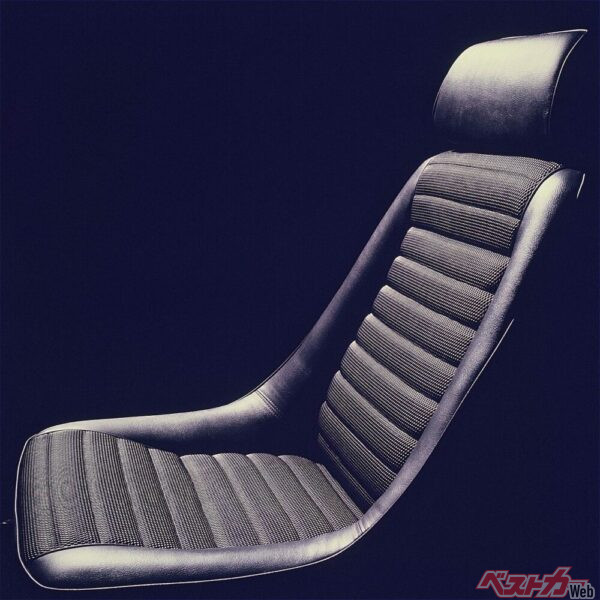 参考までにこちらは1969年式スカイラインGT-Rのセミバケットシート